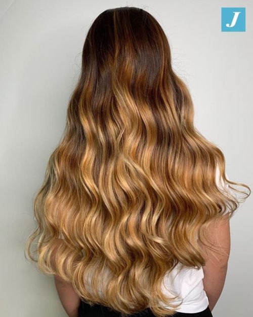 Golden blonde &amp; beach waves!⠀⠀⠀⠀⠀⠀⠀⠀⠀ ⠀⠀⠀⠀⠀⠀⠀⠀⠀⠀ #beautifulhair #hairstyle #hairstylist #hairsty