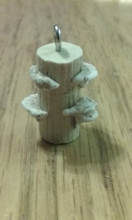 bonkalore:  The newest addition to my jewelry crafting so far! It’s tiny af but that’s also why it took so long to do fff… I plan to do an earring set but this alone took about 5-6 hours…  Every set and piece will be uniquely sold since I literally