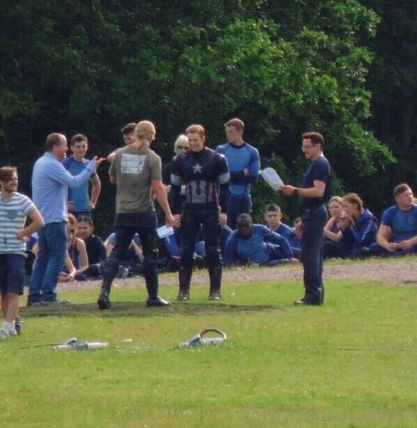 tonys-ass: Ok these photosets were before RDJ with his high heels  LOOK HOW SMOL