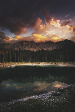 captvinvanity:    Sunset on Carezza Lake