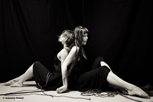 amaury-grisel-shibari:  Gorgone, Gestalta & Bruno Ducret performing @ la place des cordes Paris Photgraphy : Amaury Grisel 