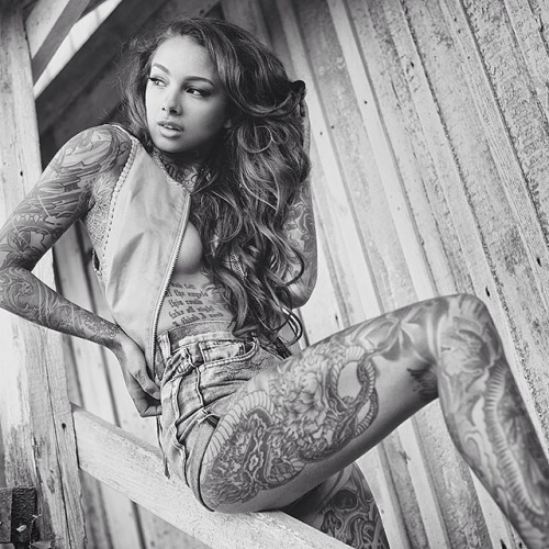 lovelyinkedbabe:  Follow me http://lovelyinkedbabe.tumblr.com Similar blogHot Tattooed