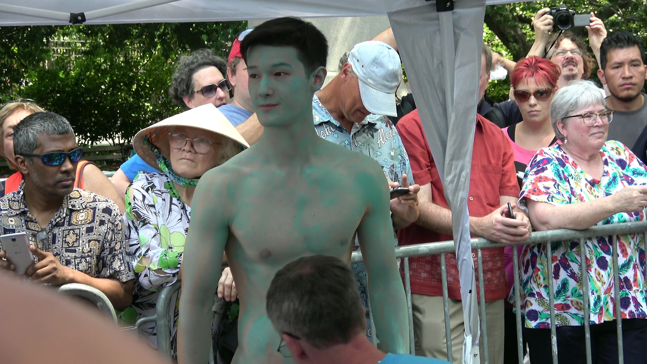 tristan1069:  agffkskeh:한국인인지 모르겠네. . Cute Korean body painting