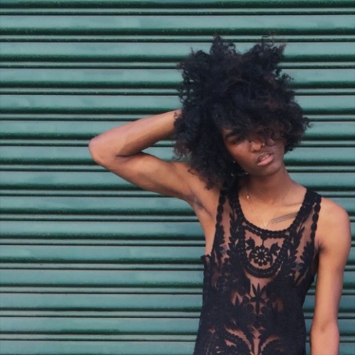 postpunkfaery:itsarifitz:hot af, so had to break out the lace tank.holy shit