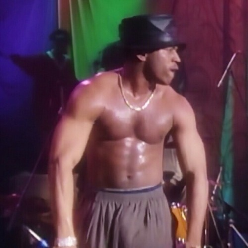 adjustmer:LL Cool J MTV Unplugged - iconic bulge. I was shocked watching it on MTV.Tasty 