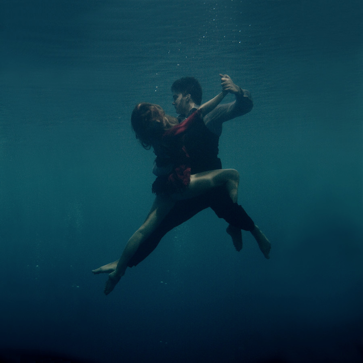 singyoularityisheretostay:  Underwater Tango by Katerina Bodrunova (Photographer).
