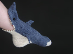 sosuperawesome:  Knitted shark socks by Lisa