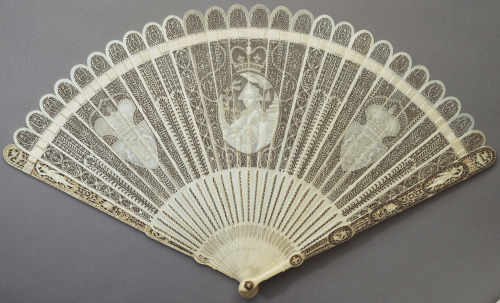 longliveroyalty:Carved and pierced ivory fan held by Princess Frederica of Prussia during her weddin