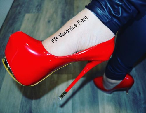 Good morning feet lovers  #shoefetish #shoesaddicted #shoeporn #redheels #skyhighheels #highheelsfet