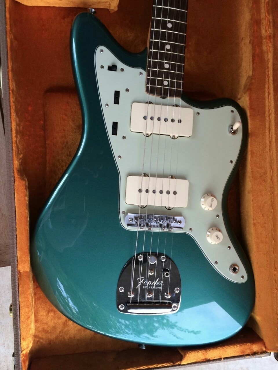 guitarlust:  &lsquo;62 Reissue in Sherwood Green. 