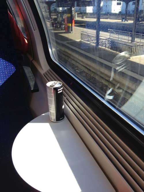 lettersfromtitan: Bonus train-related content for Weeds. 1. We are in the train.  That table op