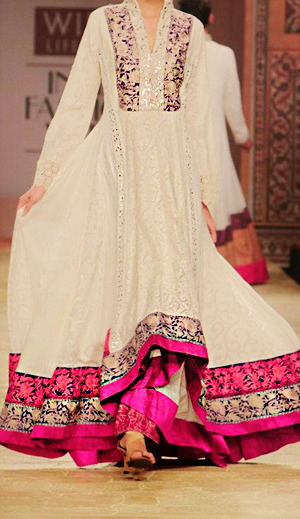 ranveersjen:  Manish Malhotra Indian Fashion Pt.1 