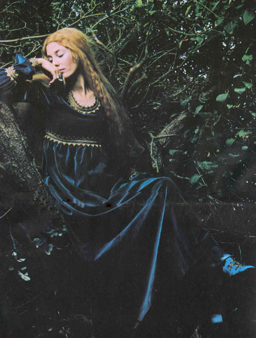 kitsunetsuki:  Clive Arrowsmith - Dress by James Moncur (Queen 1969)