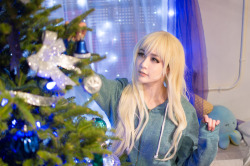 yuriecos:  MERRY CHRISTMAS FROM #YURIE!Enjoy your holidays with loved ones &lt;3 Sun Jing : YumeQiu Tong: Kitsurie Photos taken by Novii and edited by Yume 