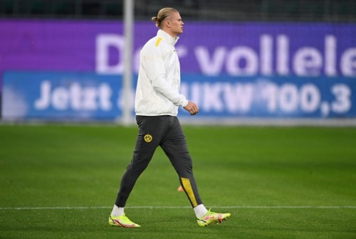 erlingbrauthaaland:November 27, 2021: Erling warming up before the match between Borussia Dortmund