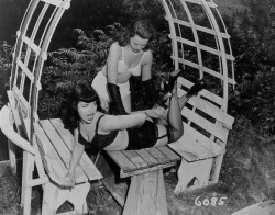 thequeenofpinup:  Outdoor bondage with Bettie