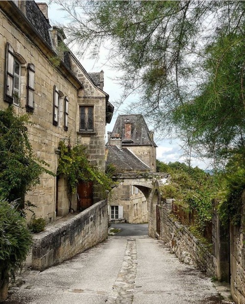 alisaineurope:  Saint-Robert (Corrèze),