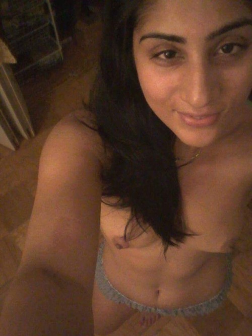 hdcwhatsapp:  Home alone Sexy Paki Girl Taking Nude Selfies