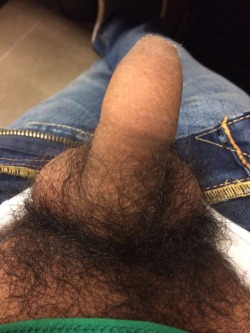 manlybush:  Uncut bushy brazilian guy.  Thanks for the submission. You know who you are ;)