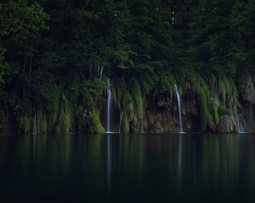woodendreams:  Plitvice, Croatia (by Daniel Korzhonov)