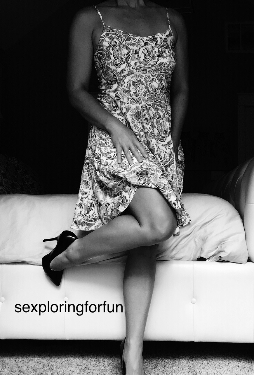 youngone20:  Happy Fully Dressed Friday! Hope everyone has a sexy weekend! High heels,sexy