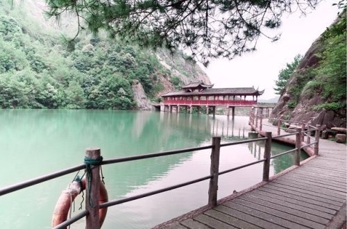 fuckyeahchinesegarden:Tiantai Mountain, Taizhou, Zhejiang province, China. 浙江台州天台山