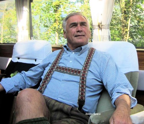 seniorspace: Bavarian Costume/Lederhosen Collection Lecker anzusehen