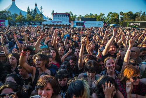 mitch-luckers-dimples:Mountain View Crowd by Vans Warped Tour on Flickr.