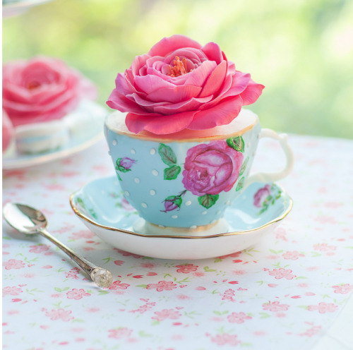 thecakebar:  Tea Cup Cakes Tutorial yes the actual tea cup is the cake! made with fondant and also hand painted! 