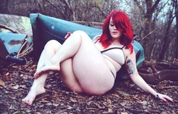 italiankong:  Stunning  curvy red headed web performer/cam girl Ramona Flour. So damn hot!!