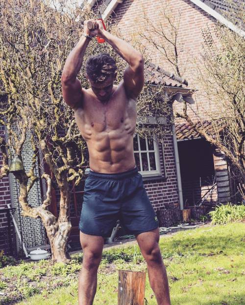 lumbrjax:  Instagram user @get_in_shape_lifestyle http://ift.tt/1XqJU0J