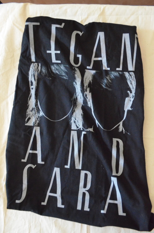 quinessential: Lovely followers! I’m doing a giveaway! To celebrate the wonderful Tegan and Sara and