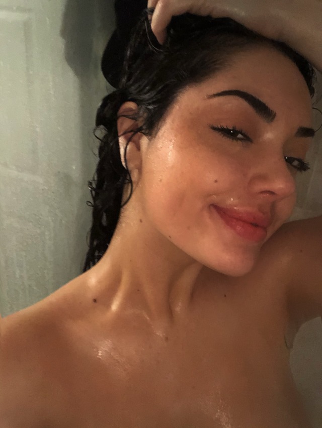 noturfknbaby:Anyway here’s me being vain in the shower 