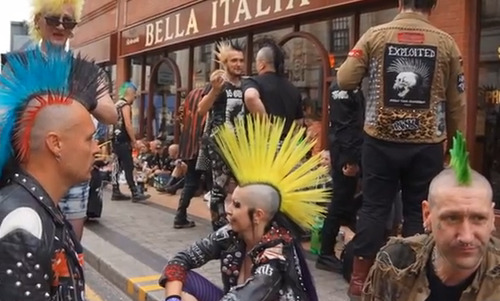 asaelcanijo:  militantweasel:  krwikett:  Blackpool Rebellion 2013  Next year, deffo.