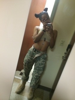 bullcityblessing:  kierrawest:  Army. Woman. Natural. BLACK.  ðŸ˜ðŸ˜