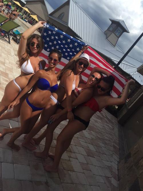 bustyneighborhoodgirls:    I’m the Best in the Neighborhood  