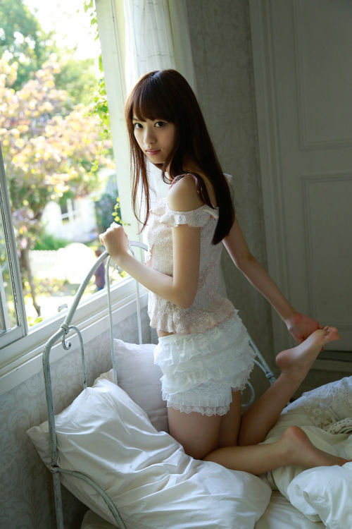 beautynbarefoot: Nanase Nishino