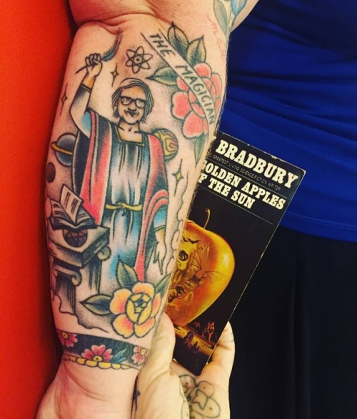 Happy birthday, Ray Bradbury! Tattoo of him as the Magician tarot card on me by the amazing @a_alonz