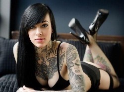 tattooedladiesmetal:  .