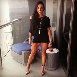 musclegirlsinmotion:  @bossgirlscertified : Those legs! 