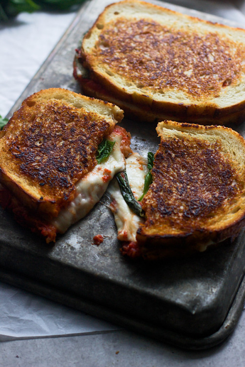 hoardingrecipes:Pizza Margherita Grilled Cheese