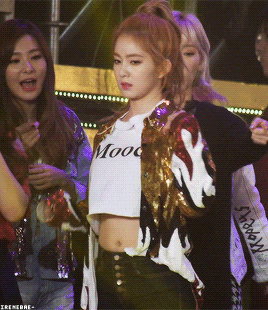 irenebae-:  in which irene looks so hot done with her outfit 