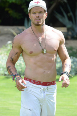 hotfamous-men:  Kellan Lutz