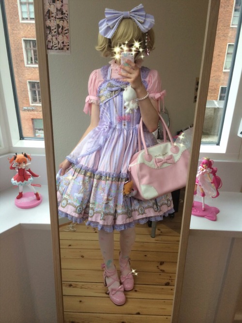 princess-nymm:  I dont know how I feel about my DDC｡゜(ﾉω･｀)゜｡ But oh well heres a coord~!!♡ 