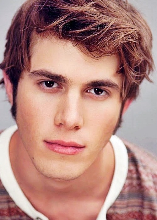 shirtlifting:  Blake Jenner
