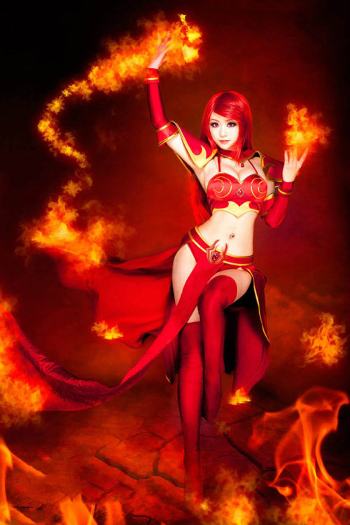 pride-n-passion:  Dota 2 Fire and Ice Cosplay | Lina and Crystal Maiden 2p.com/3421492_1/Dota