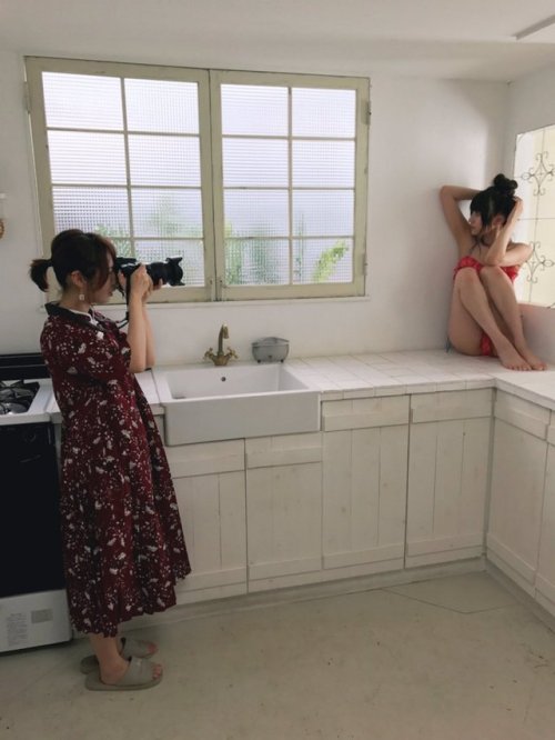 akanemachurida:  Twitter 17/08/18 It was the first time I’ve ever been a cameraman for a gravure shoot!📷 The magazine has some of my gravure in it, but this basically means that I’m no longer an idol gravure prospect for the future, but rather
