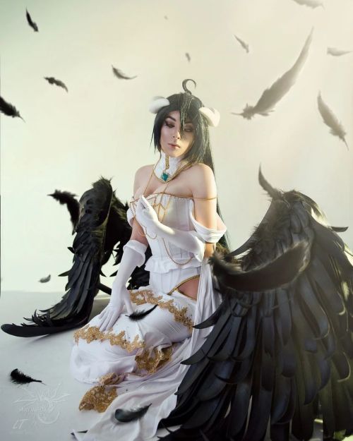 White Aledo dress from Overlord Model and wingcraft by gorgeous @maywedacosplay #albedo #overlord #a