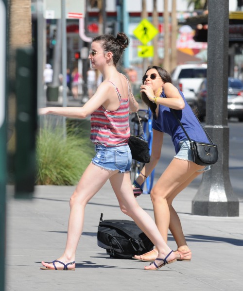 Here are some more of the hotty in cut-offs down on Freemont Street.