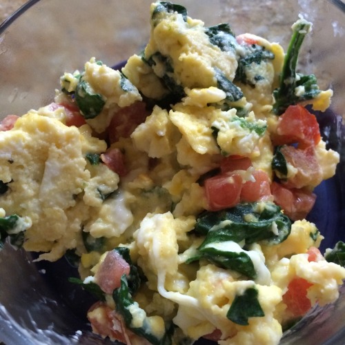 journeyofafoodaholic: Scrambled eggs with tomato, spinach, and American cheese [good morning]